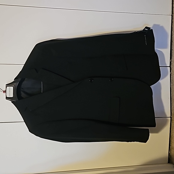 Suit - Picture 1 of 5